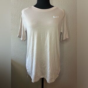 NIKE SHIRT SIZE MEDIUM